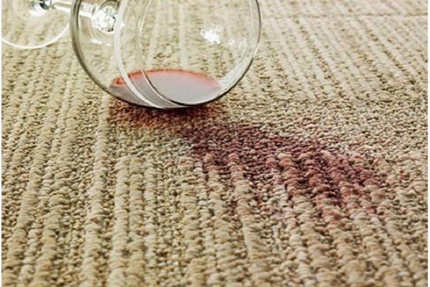 vệ sinh cà phê dính trên thảm